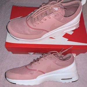 Women’s NIKE Air Max THEA Size 8